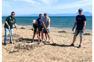 Δυτική Αχαΐα: Δήμος και εθελοντές καθάρισαν την παραλία της Κάτω Αχαΐας