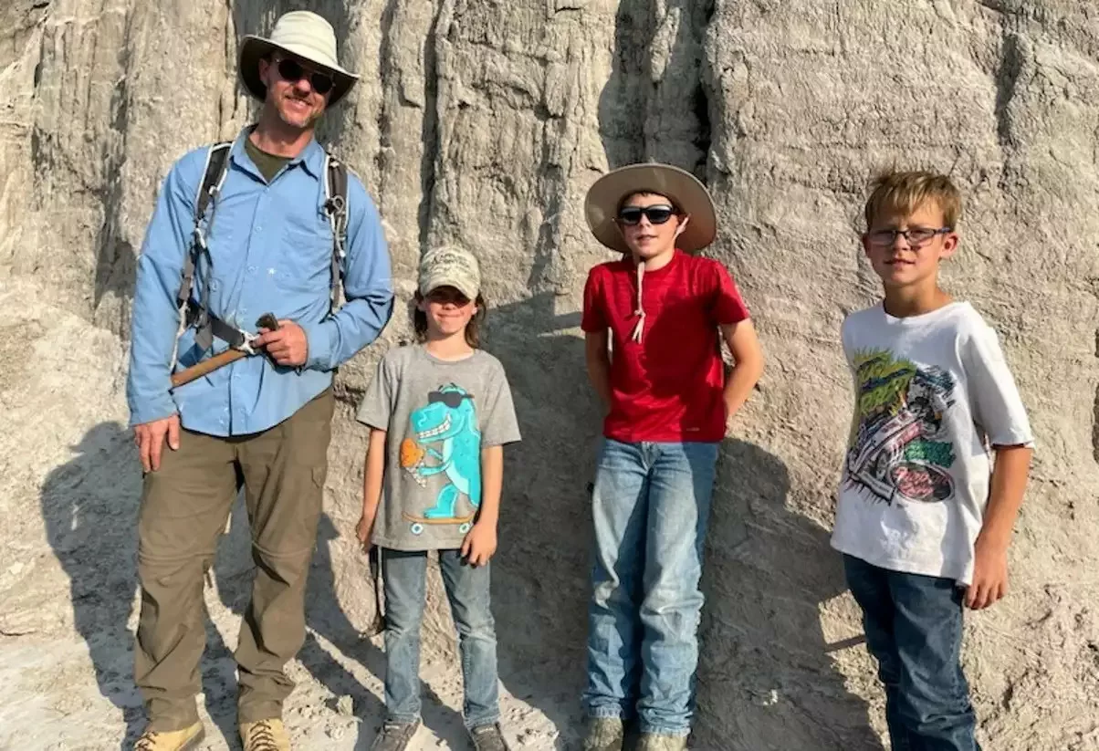 USA: Three kids discovered a fossilized tibia of a younger Tyrannosaurus Rex
 – 2024-06-09 10:25:45