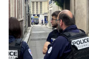 Πέντε άνθρωποι μαχαιρώθηκαν έξω από κατάστημα στην Γαλλία