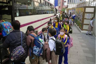 Κίνα: Άνδρας επιτέθηκε σε σχολικό λεωφορείο – Τραυματίστηκαν μια γυναίκα και το παιδί της