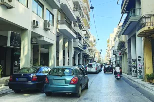 979 παραβάσεις σε έναν μήνα: Η Δυτική Ελλάδα παρκάρει πάνω σε ράμπες, πεζοδρόμια και ζωές