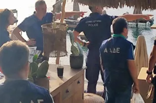 Κυπαρισσία: Λουκέτο για 48 ώρες και πρόστιμα σε beach bar, έκοβαν αποδείξεις από ταμειακές που βρίσκονταν σε παύση