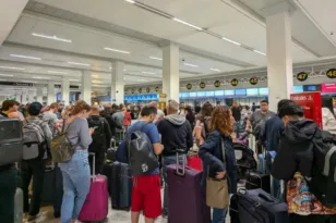 Χάος στο αεροδρόμιο του Μάντσεστερ: Δεκάδες ακυρώσεις πτήσεων, μεγάλες ουρές μετά από 2ωρη διακοπή ρεύματος