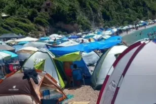 Εύβοια: Η παραλία που «πνίγηκε» στις σκηνές ΦΩΤΟ
