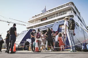 Απαγορευτικά ναύλα και καύσιμα για Πατρινούς: Το 70% χωρίς διακοπές, ένας μισθός μόνο για τα μεταφορικά