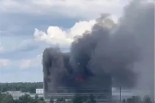 Ρωσία: Τουλάχιστον 7 νεκροί από τη φωτιά σε πολυώροφο κτίριο, πηδούσαν από τα μπαλκόνια