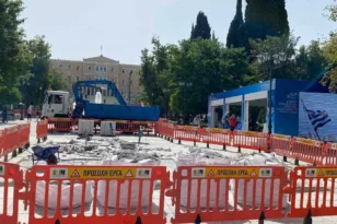 Ευρωεκλογές 2024: Αντιδράσεις για τις εργασίες στην πλατεία Συντάγματος,«Αύριο θα είναι όλα έτοιμα» απαντά ο Δήμος Αθηναίων