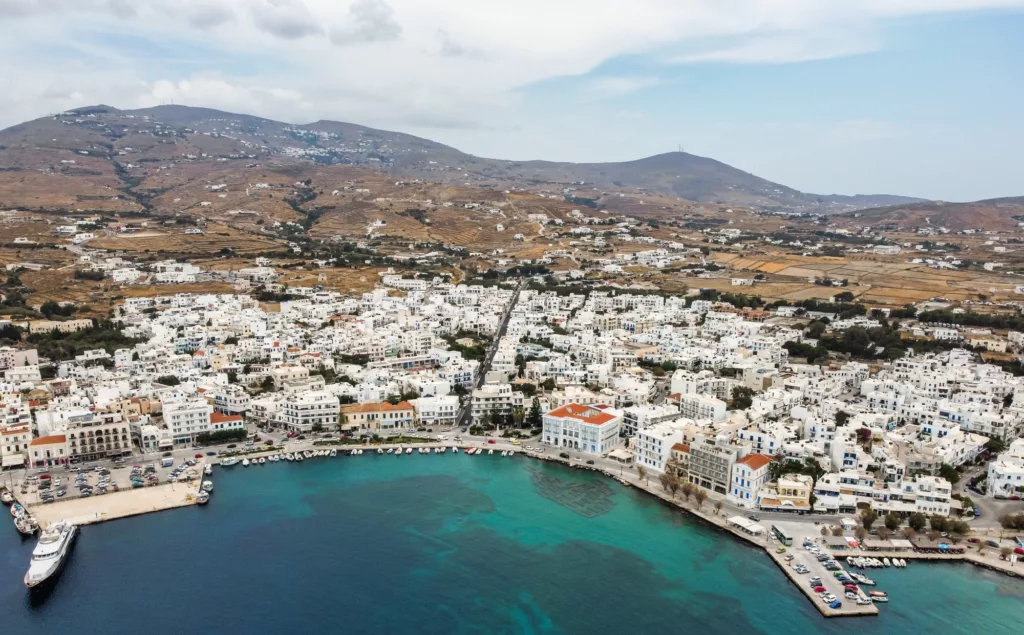 Από τις «χρυσές» Κυκλάδες στην αυθεντική Ήπειρο: Ο χάρτης των τιμών για τις φετινές καλοκαιρινές διακοπές Τήνος