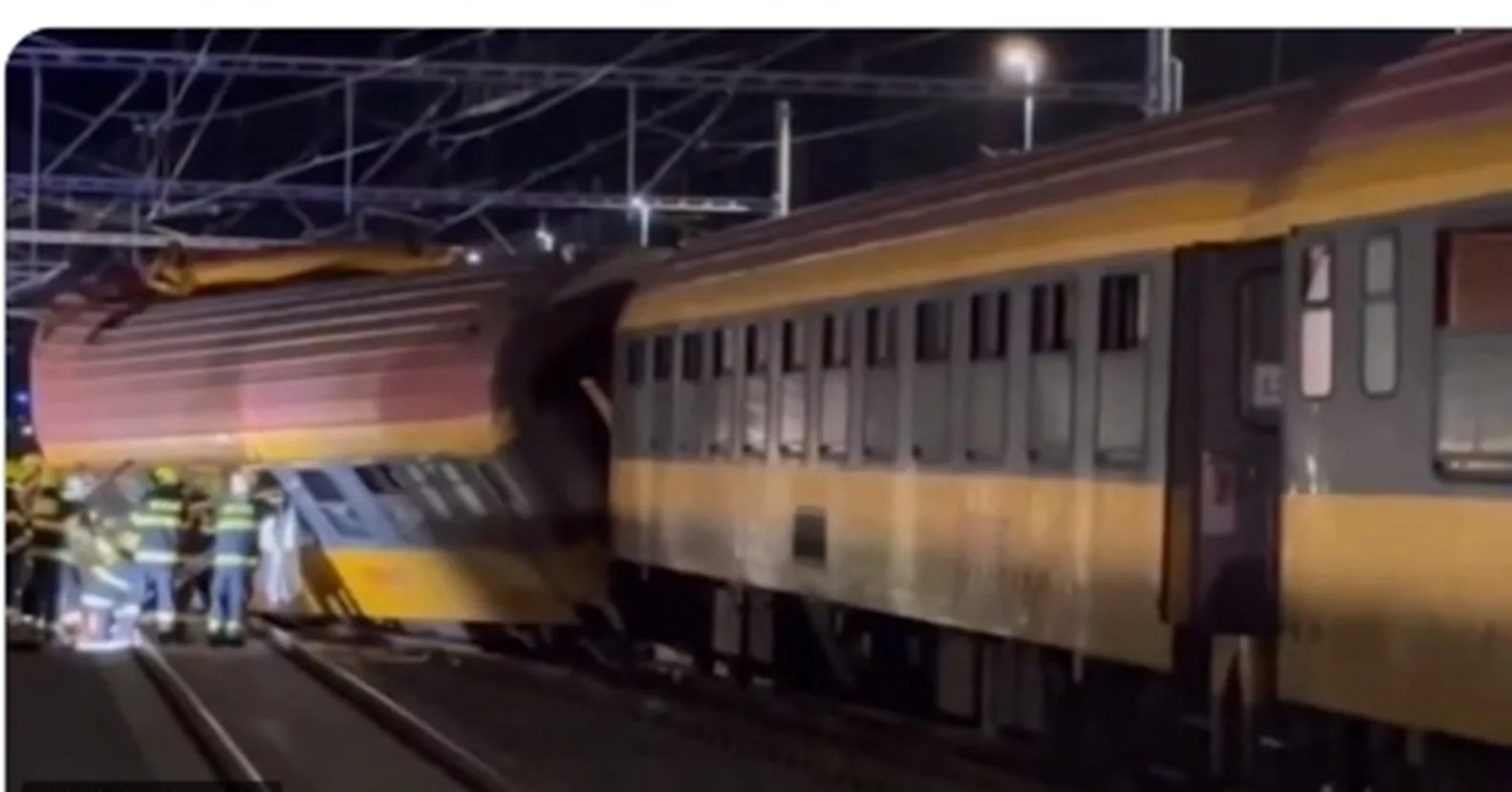 Czech Republic: Deadly collision between passenger prepare and business prepare VIDEO
 – 2024-06-13 22:01:46