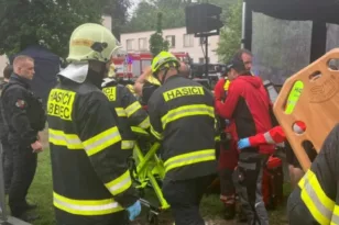 Τσεχία: Κεραυνός τραυμάτισε 18 ανθρώπους σε πάρκο! ΒΙΝΤΕΟ