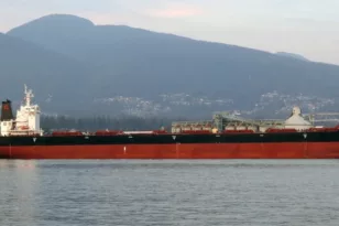 Διεσώθη το πλήρωμα του ελληνόκτητου πλοίου Tutor, που είχε πληγεί από επίθεση των Χούθι