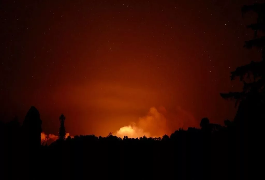 Photographs from the volcano eruption in Hawaii: The sky was painted in an eerie orange colour
 – 2024-06-18 03:38:47