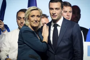 Γαλλία: Ο Μπαρντελά «φλερτάρει» με τις γυναίκες ψηφοφόρους ΒΙΝΤΕΟ