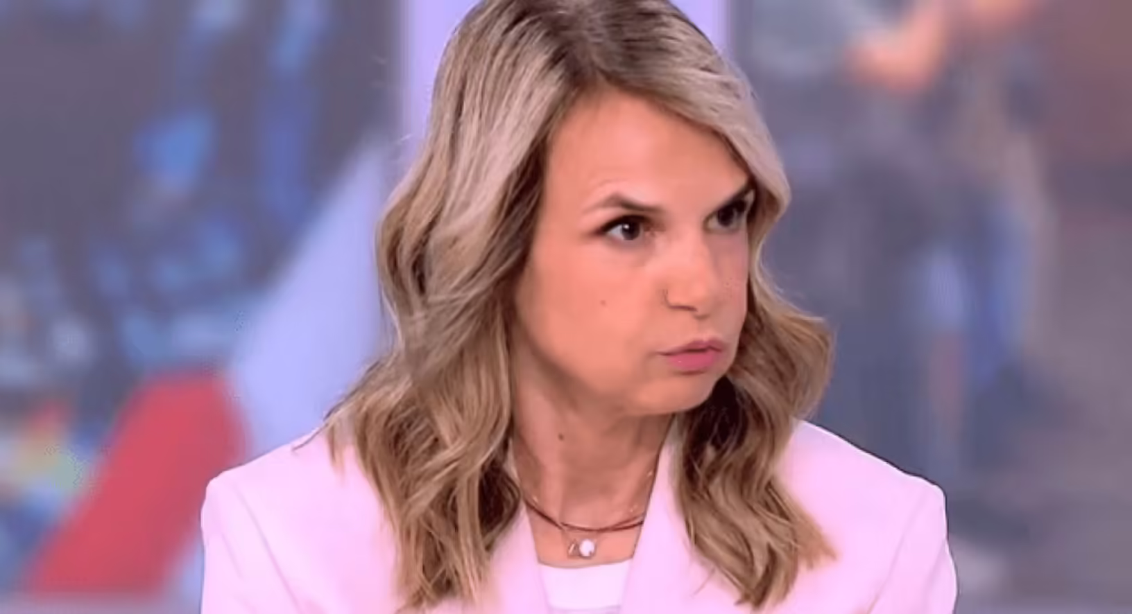 Ένταση στην ΕΡΤ: Σφοδρή αντιπαράθεση Παπαχλιμίντζου - Αποστολάκη για τα αγροτικά μπλόκα