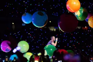 Coldplay: Στον «αέρα» το πολυαναμενόμενο βίντεο κλιπ που γυρίστηκε στο Ηρώδειο