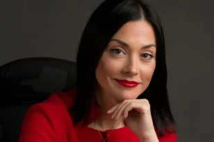 Γιαννακοπούλου: «Όλοι μαζί θα ανεβάσουμε το ΠΑΣΟΚ», ανακοίνωσε την υποψηφιότητά της