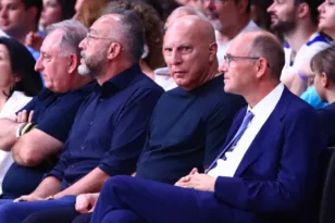 Ο Νίκος Γκάλης στο πλευρό της Εθνικής στο ΣΕΦ – Κάθισε με τον Βαγγέλη Λιόλιο