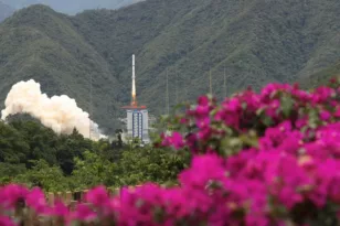 Κίνα: Διαστημικός πύραυλος εκτοξεύθηκε «κατά λάθος», εξερράγη και συνετρίβη
