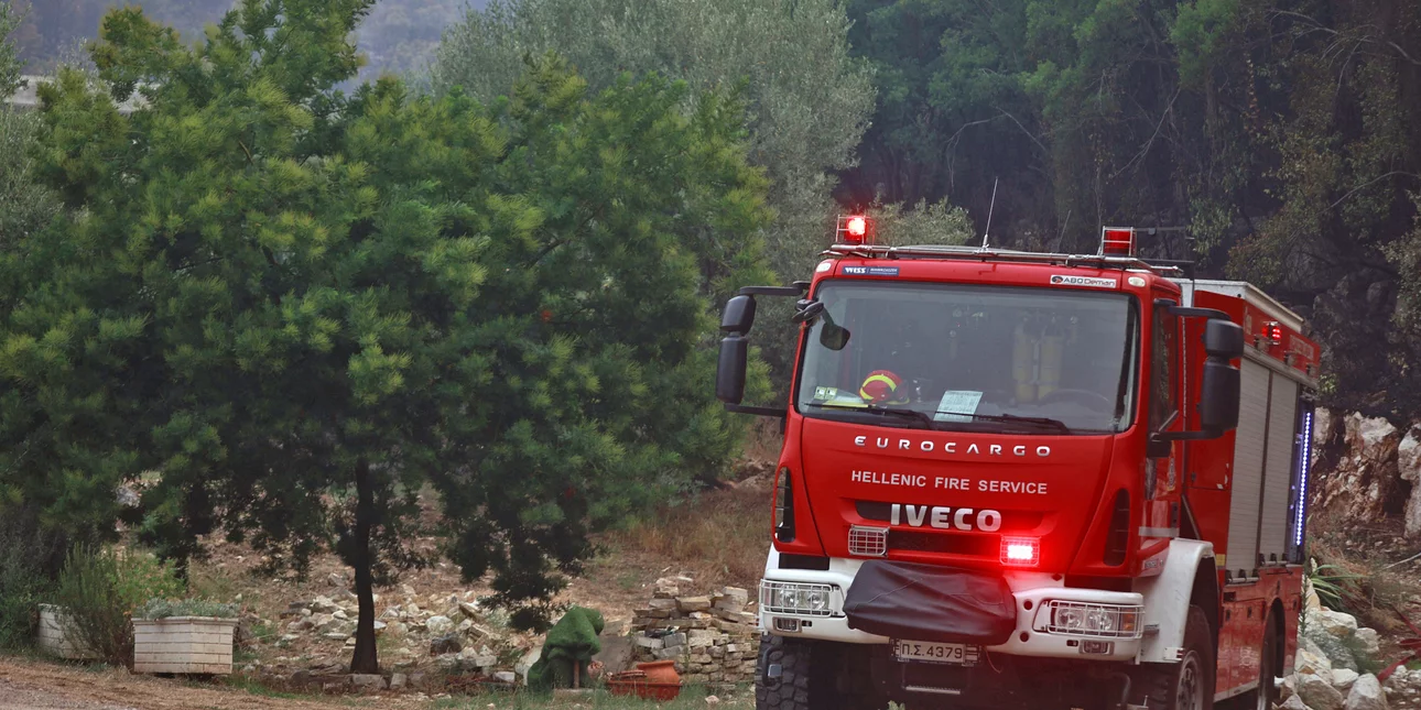 Πάτρα: Φωτιά στο Παυλόκαστρο – Στο σημείο δυνάμεις της Πυροσβεστικής ΝΕΟΤΕΡΑ