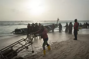 Μαυριτανία: Έρευνες για δεκάδες αγνοούμενους μετά τη βύθιση πλοιαρίου με τουλάχιστον 89 νεκρούς