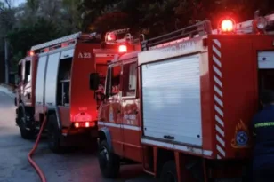 Εθνική Πατρών-Αθηνών: Νταλίκα «άρπαξε» φωτιά στη μέση του δρόμου στο ύψος της Τράπεζας Αιγίου