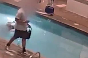 Αμερική: ΒΙΝΤΕΟ δείχνει γυναίκα να πνίγεται σε πισίνα και οι γύρω της να αδιαφορούν