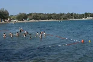 Πάτρα: Δωρεάν μαθήματα κολύμβησης από το Δήμο στην Πλαζ