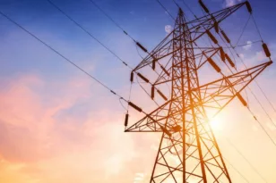 Ηλεκτρικό ρεύμα: «Συναγερμός» για την εκτίναξη των τιμών χονδρικής, έκτακτη σύσκεψη στο Μαξίμου