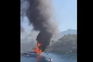 Τουρκία: Τουριστικό σκάφος με 110 επιβάτες πήρε φωτιά – Πηδούσαν να σωθούν ΒΙΝΤΕΟ
