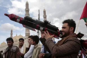 Ερυθρά Θάλασσα: Αμερικανικές δυνάμεις κατέστρεψαν τρία πλωτά drones των Χούθι