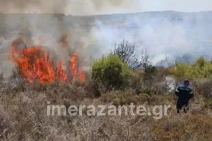 Φωτιά στη Ζάκυνθο: Με έξι εναέρια μέσα η προσπάθεια κατάσβεσης και πάνω από 30 πυροσβέστες