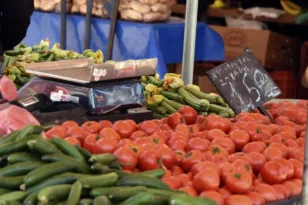 Ακρίβεια: Στο «κόκκινο» οι τιμές σε φρούτα και λαχανικά