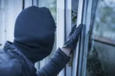 Πάτρα: Εξιχνιάστηκε κλοπή σε σπίτι, παράτησε τα κλοπιμαία ο δράστης