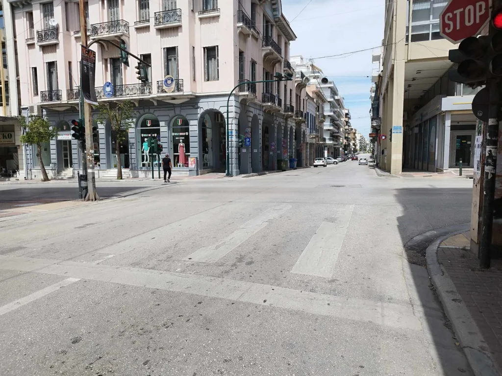 Πάτρα χωρίς σκιά: Τα σημεία της πόλης που το καλοκαίρι γίνονται αφόρητα ΠΑΤΡΑ ΔΙΑΣΤΑΥΡΩΣΗ ΓΟΥΝΑΡΗ-ΚΟΡΙΝΘΟΥ