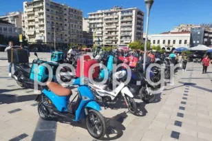 Πάτρα: Συγκέντρωση διαμαρτυρίας των διανομέων στην πλατεία Γεωργίου ΦΩΤΟ