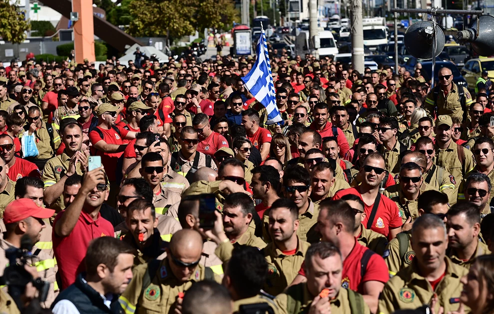 Εποχικοί πυροσβέστες: Συγκέντρωση διαμαρτυρίας έξω από το υπουργείο Κλιματικής Κρίσης και Πολιτικής Προστασίας, τι ζητούν ΦΩΤΟ 