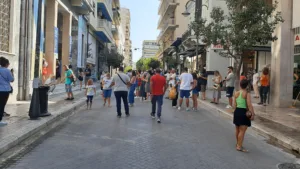 Βραδινή βόλτα στην Πάτρα με δέκα ευρώ στην τσέπη-Οχτω προτάσεις