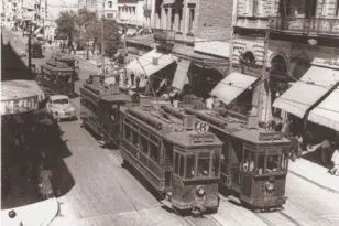 Σαν σήμερα 30 Οκτωβρίου 1908 εμφανίζονται στους δρόμους της Αθήνας τα πρώτα ηλεκτρικά τραμ – Τι άλλο συνέβη