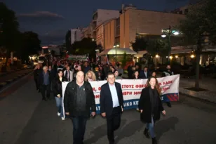 Ξεκίνησε η πορεία του Εργατικού Κέντρου και του δήμου Πατρέων για την επέτειο του Πολυτεχνείου ΦΩΤΟ