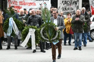 Πάτρα: Η δημοτική αρχή κατέθεσε στεφάνια στο Παράρτημα και στην παλιά Ασφάλεια ΦΩΤΟ