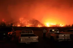 Σε κατάσταση συναγερμού η Καλιφόρνια, εκκενώσεις περιοχών