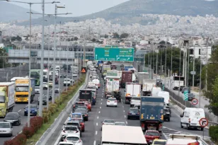 Κυκλοφοριακό «έμφραγμα» στον Κηφισό: Φωτιά σε όχημα ΦΩΤΟ-ΒΙΝΤΕΟ