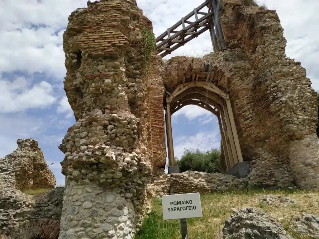 &Pi;ά&tau;&rho;&alpha;: &Eta; έ&lambda;&lambda;&epsilon;&iota;&psi;&eta; &phi;&upsilon;&lambda;ά&kappa;&omega;&nu; &pi;&epsilon;&rho;&iota;&omicron;&rho;ί&zeta;&epsilon;&iota; &tau;&eta;&nu; &pi;&rho;ό&sigma;&beta;&alpha;&sigma;&eta; &sigma;&tau;&omicron; &Rho;&omega;&mu;&alpha;ϊ&kappa;ό &kappa;&alpha;&iota; &Mu;&epsilon;&sigma;&alpha;&iota;&omega;&nu;&iota;&kappa;ό &Upsilon;&delta;&rho;&alpha;&gamma;&omega;&gamma;&epsilon;ί&omicron;
