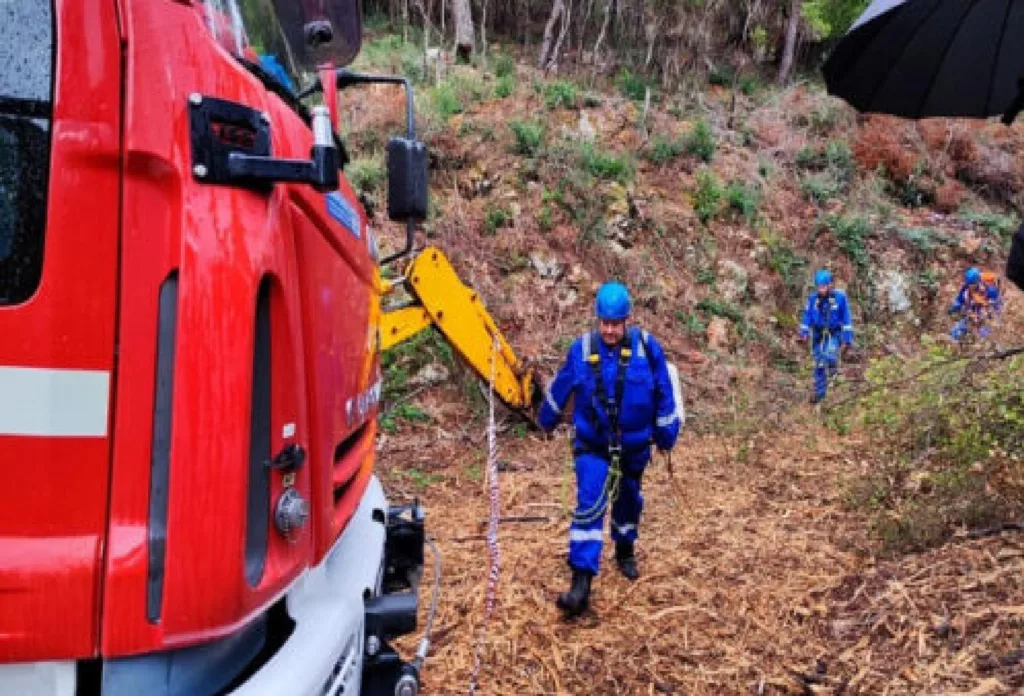 Rescue of a 19-year-old from a cave 20 meters deep