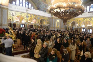 Με λαμπρότητα και κατάνυξη εορτάστηκαν τα Χριστούγεννα στην Πάτρα ΦΩΤΟ