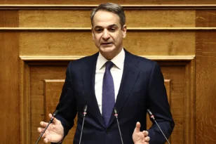 ΑΠΕΥΘΕΙΑΣ η ομιλία του Κυριάκου Μητσοτάκη για τον Προϋπολογισμό του 2025