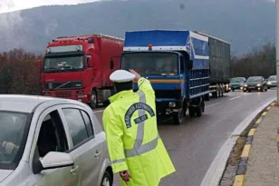 Δυτική Ελλάδα: «Μπλόκο» σε φορτηγά σήμερα στις εθνικές οδούς… λόγω εκδρομέων