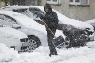 Χωρίς ηλεκτρικό χιλιάδες νοικοκυριά, χιονοθύελλα στη Βοσνία, απεγκλωβισμός ατόμων στην Κροατία