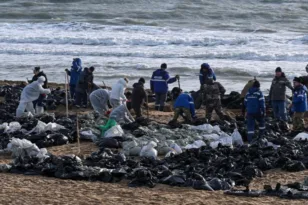 Μαύρη Θάλασσα: Περιβαλλοντική καταστροφή από τη διαρροή 2.400 τόνων πετρελαιοειδών