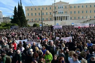 Στη Βουλή το ζήτημα των Τεμπών μετά τις μαζικές διαδηλώσεις